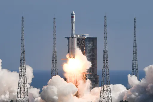 造價驚人！中國衛星火箭發射失敗　「炸成火球」畫面曝