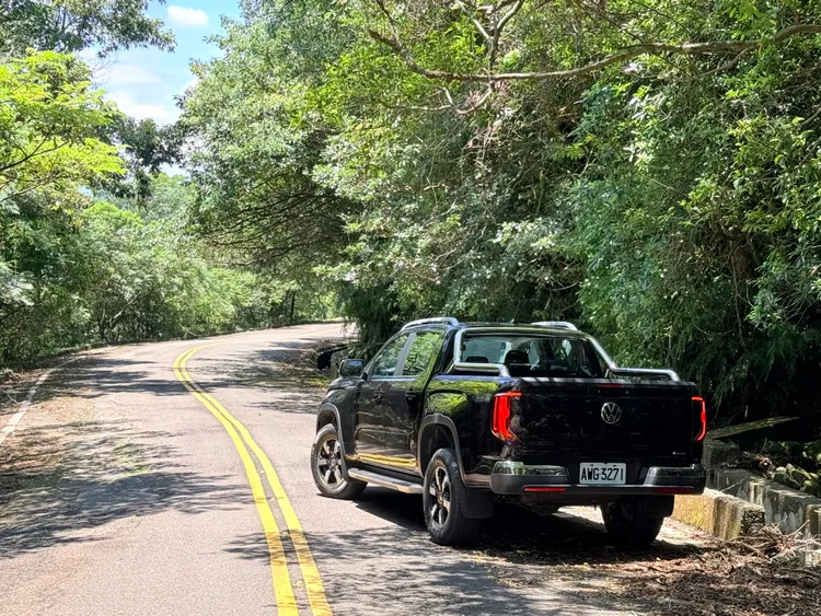 Amarok Style在保留皮卡載重、四輪驅動與戶外機能的同時，也透過更偏向道路使用的設定，讓整體駕馭與乘坐感受更接近日常休旅車，成為兼顧家庭與戶外生活的選擇。林浩昇攝