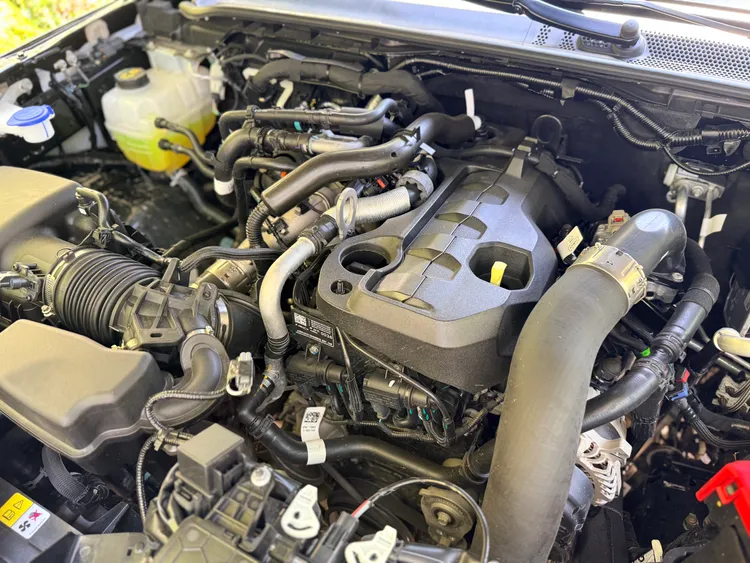 Amarok Style搭載2.0升柴油雙渦輪增壓引擎，可輸出205ps最大馬力與51kgm最大扭力，搭配10速手自排與四輪驅動系統，平均油耗達11.8km/L。林浩昇攝