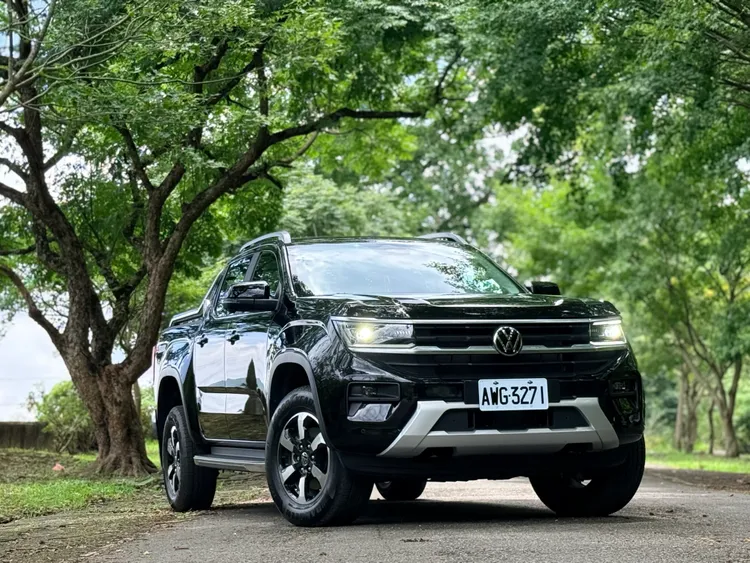 車頭採用Volkswagen家族化設計，搭配鍍鉻水箱護罩與銀色前保桿飾板，讓Amarok Style比起PanAmericana少了一些越野氣息，多了幾分都會休旅風格。林浩昇攝