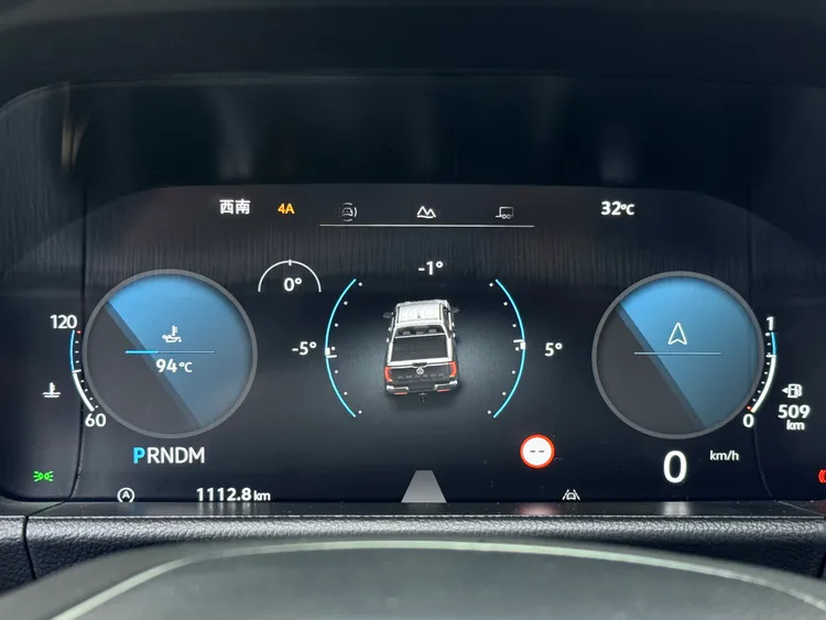 Amarok Style配置12.3吋數位儀表板，除了車速、轉速等基本資訊，也能顯示駕駛輔助系統狀態與前輪轉向角度，提供更完整的行車資訊。林浩昇攝