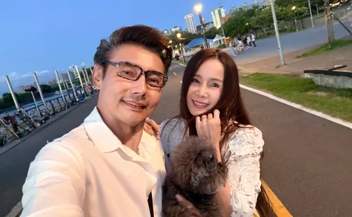 包偉銘七夕秀寵妻教科書　美食「分著吃」更甜蜜