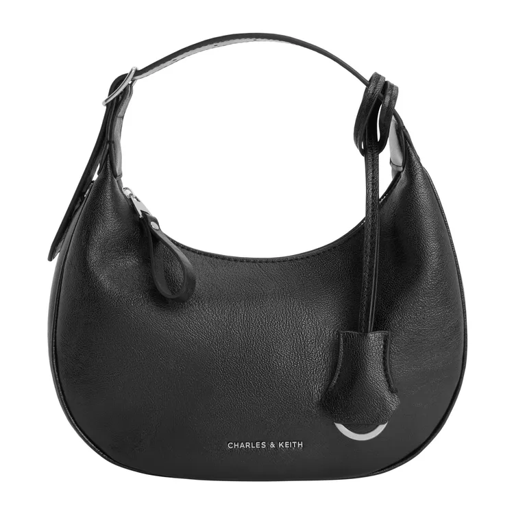 CHARLES & KEITH Vega小型流浪包，2190元。品牌提供