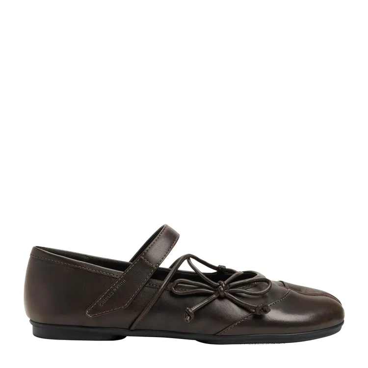 CHARLES & KEITH Aether分趾瑪莉珍鞋，2590元。品牌提供