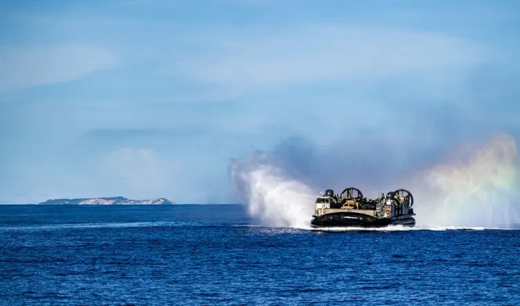 美國海軍陸戰隊在菲律賓海域軍演。翻攝X@US Pacific Command