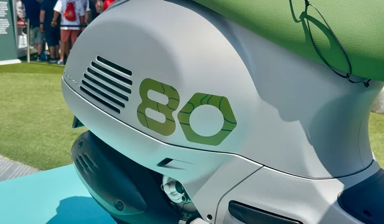 從座墊縫線、銘牌到車身飾件，都能看見80周年專屬設計元素，展現收藏車款應有的精緻質感。林浩昇攝