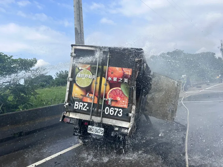 事故小貨車是大苑子的物流車。民眾提供