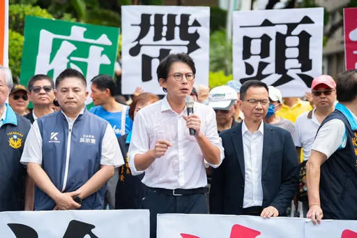 與退休警消上街爭權益　黃國昌轟卓榮泰「狗官、王八蛋」