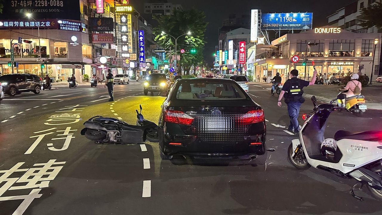 台中酒駕男闖紅燈連撞3機車 35歲女騎士重傷昏迷