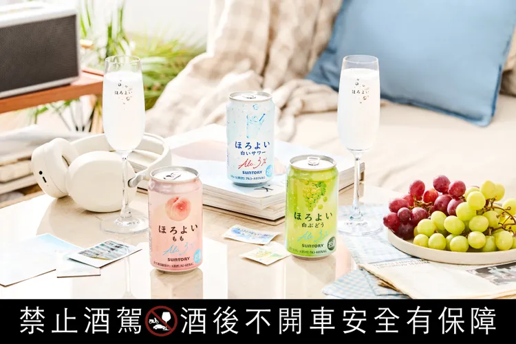 Horoyoi 微醉全系列換上全新包裝，以更清新明亮的色彩與放大風味圖像登場，透過居家相聚情境展現輕鬆自在的 Horoyoi 微 Moment。業者提供