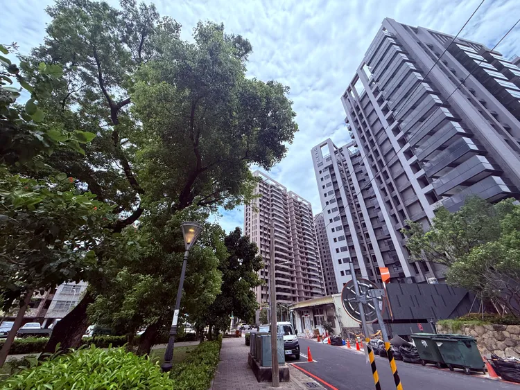榮欣建設位於文化中心生活圈「上之城」，因品牌與價格優勢，逆勢突圍成功，單周出現成交10餘戶到20戶。葉家銘攝