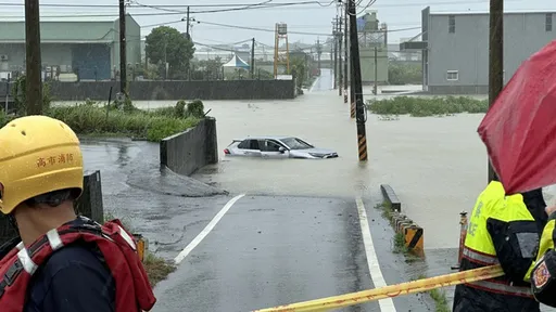豪雨猛炸南台灣道路積淹水路樹傾倒　高屏撤離逾2000人