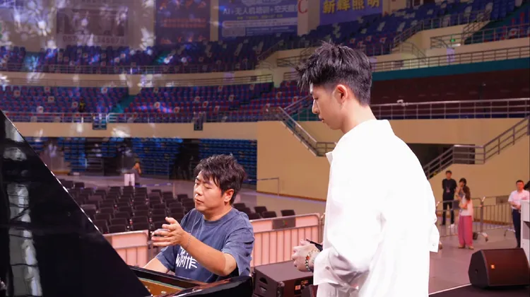 林亭翰與國際大師合作，直讚是自己最棒的32歲生日。海上月光仲夏夜音樂會提供