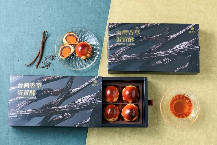 去年推出即創下熱銷口碑的貓茶町「台灣香草蛋黃酥」，今年再度回歸。貓茶町提供