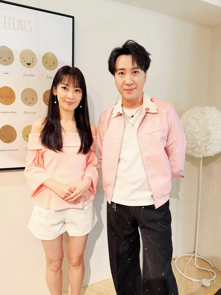 沈建豪（右）攜手陳淑萍合唱新歌《同甘共苦》。豪記唱片提供