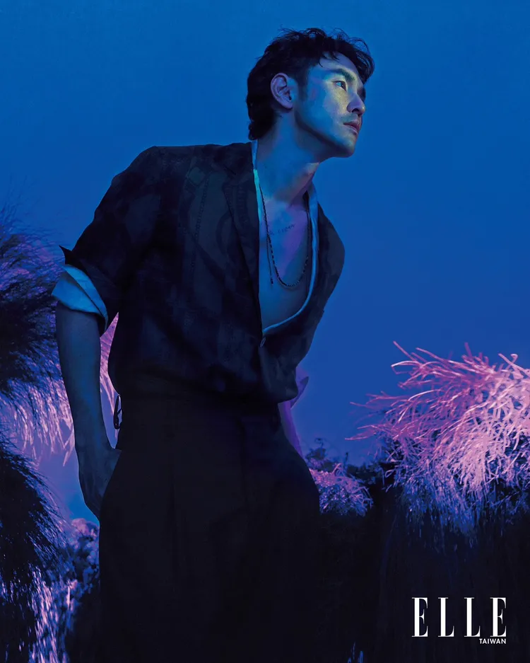 阮經天學會把答案交給時間。《ELLE》國際中文版雜誌提供