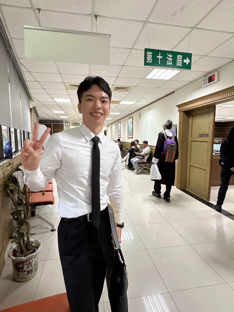 家寧律師郭柏鴻學經歷遭起底。翻攝郭柏鴻Threads
