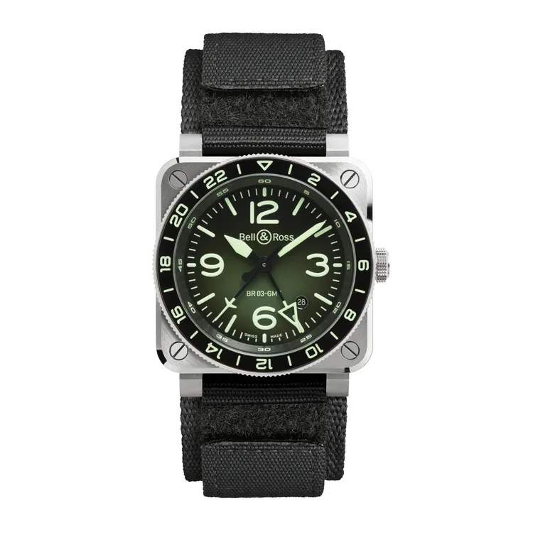 Bell & Ross BR-03 GMT Green Lum，42mm，精鋼錶殼，漸變黑綠色錶盤，黑色橡膠錶帶/黑色合成纖維布料錶帶，BR-CAL.303自動上鏈機芯，動力儲存54小時，防水深度100米，限量500 只，15萬9000元。品牌提供
