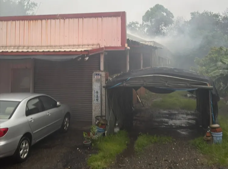 雲林崙背民宅火警救出3人，2人一度無生命徵象，1婦人已恢復心跳呼吸。翻攝畫面