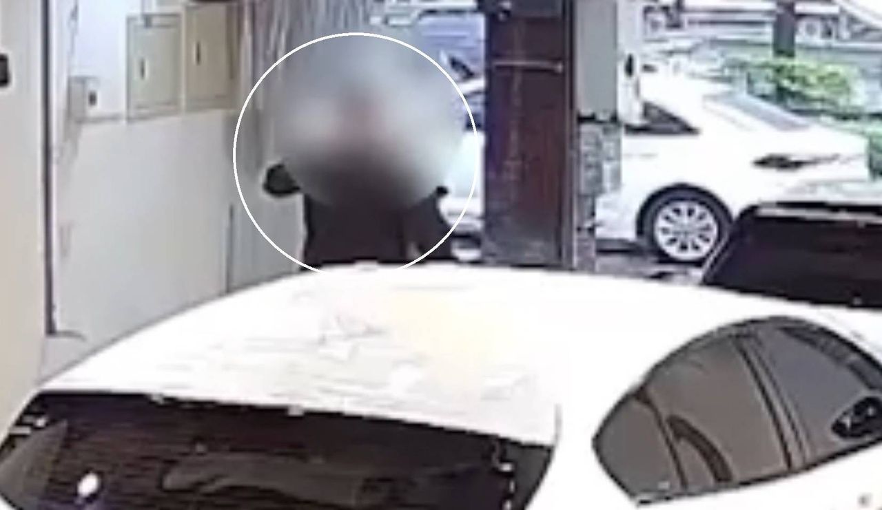 偷機車再潛洗車場竊5萬元!毒蟲一路犯案 警循線逮人扣毒咖啡包