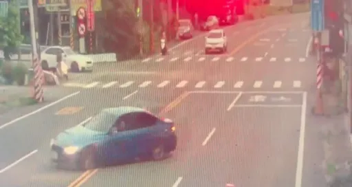 轉彎失控撞路邊停放車輛！男肇逃攜傷妻就醫　大溪警通知到案法辦
