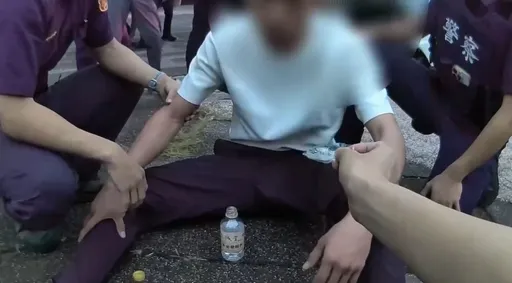 駕駛未打方向燈遭攔檢！酒測毒駕雙違規　友人咆嘯警方一起移送法辦