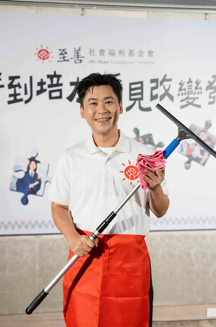 黃迪揚分享與志工到第一線服務的狀況。至善基金會提供