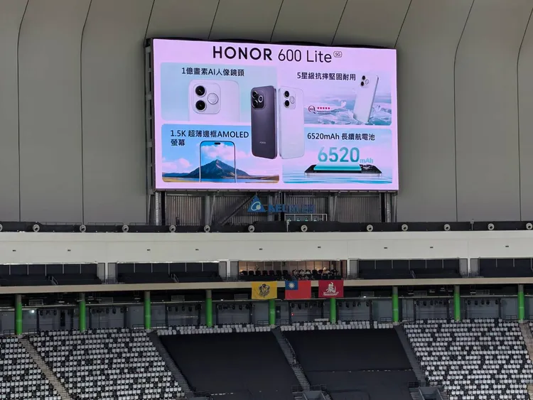 HONOR於大巨蛋發表兩款新機，分別為600 LITE與600S，為600系列家族再添新成員。趙筱文攝