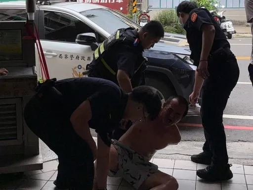檢方偵訊後突失控！42歲男砸屏檢大門玻璃　警方制伏強制就醫