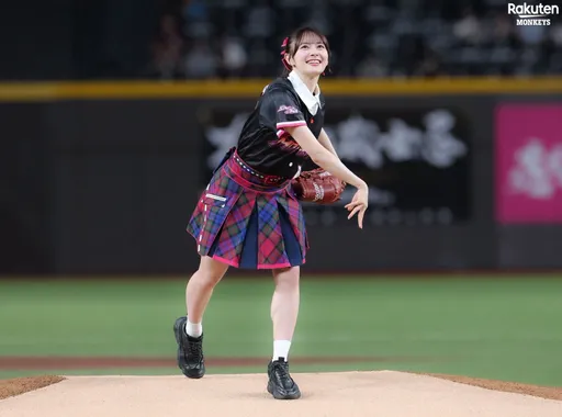 AKB48登大巨蛋萌唱神曲！伊藤百花竟站投手丘開球臂力驚人