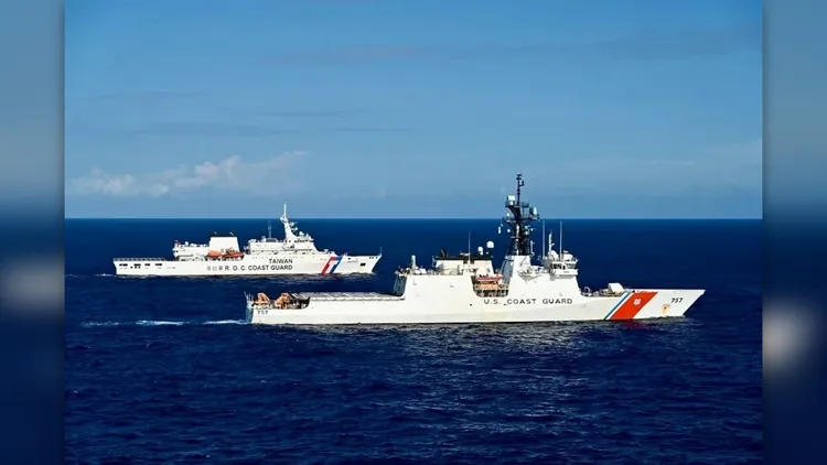 AIT披露台灣海巡署「台北艦」與美國海岸防衛隊米吉特號遠洋巡邏艦同框航行畫面。圖取自AIT臉書