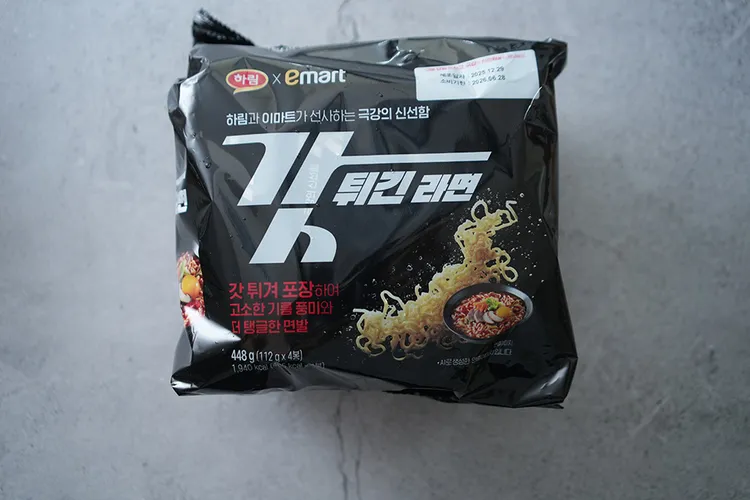 「現炸拉麵（갓 튀긴 라면）」也推出超市版本可以買回家料理。翻攝自韓網