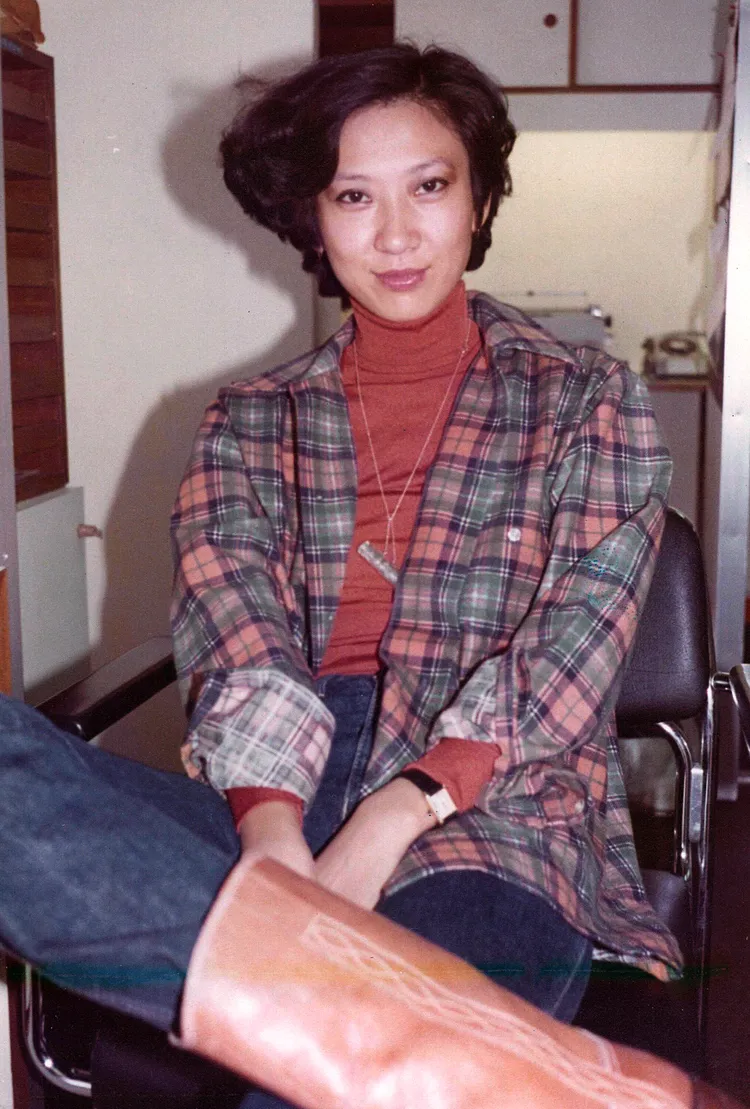 1981-83年，施南生於佳藝電視工作，後轉去麗的電視（RTV）（後續改稱亞洲電視（ATV））皆任職於高層行政工作。翻攝南生安歌ENCORE NANSUN網站