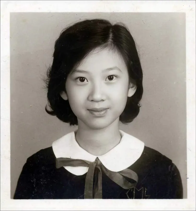 1962年，施南生於馬利諾修院學校的校服證件照。翻攝南生安歌ENCORE NANSUN網站