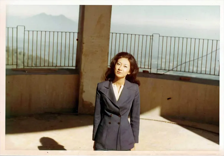 1976年11月，39届環球小姐决賽在香港舉辨，施南生受無線電視（TVB）邀請擔任客席節目主持與大會司儀。翻攝南生安歌ENCORE NANSUN網站