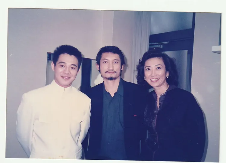 1991年《黃飛鴻》日本電影宣傳。左起李連杰、徐克、施南生。翻攝南生安歌ENCORE NANSUN網站