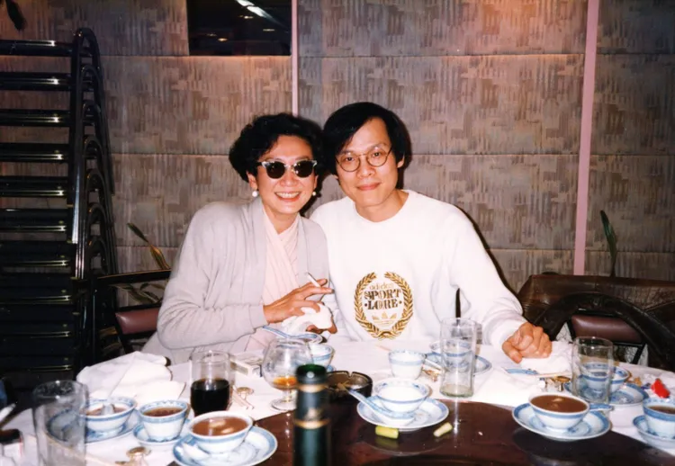 90年代，羅大佑（右）定居香港創辦音樂工廠，施南生與羅大佑交往頗深。翻攝南生安歌ENCORE NANSUN網站