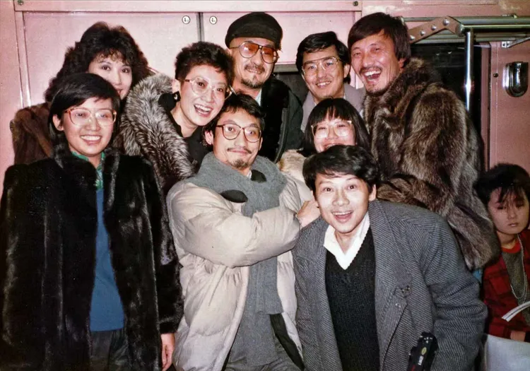 1983年，施南生加盟香港新藝城電影公司，與麥嘉、石天、黃百鳴、徐克、泰迪羅賓、曾志偉共同開創香港電影新時代，她也即將開始一段重要的人生旅程。翻攝南生安歌ENCORE NANSUN網站