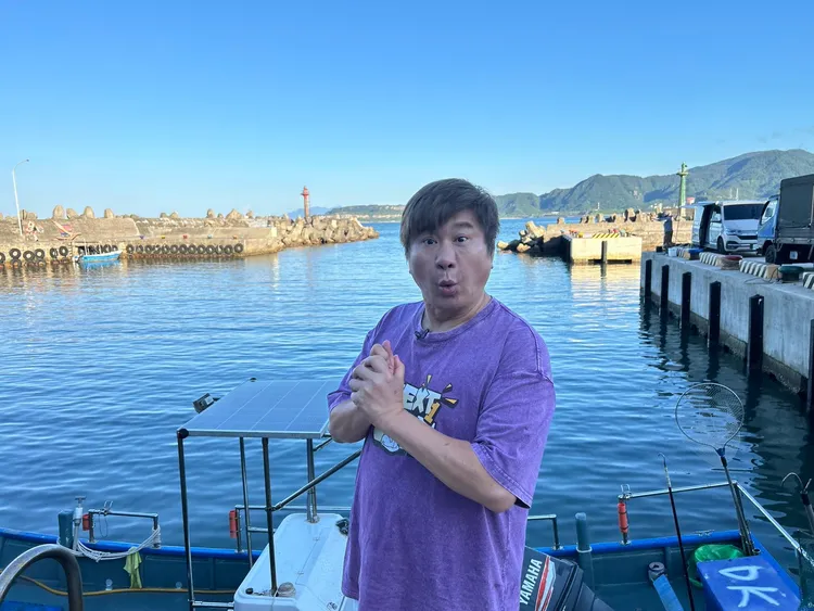 胡瓜到金山獨自旅行。下面一位提供