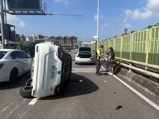 國1大業隧道口失控自撞！女駕駛身藏安毒遭逮　驚悚瞬間曝光