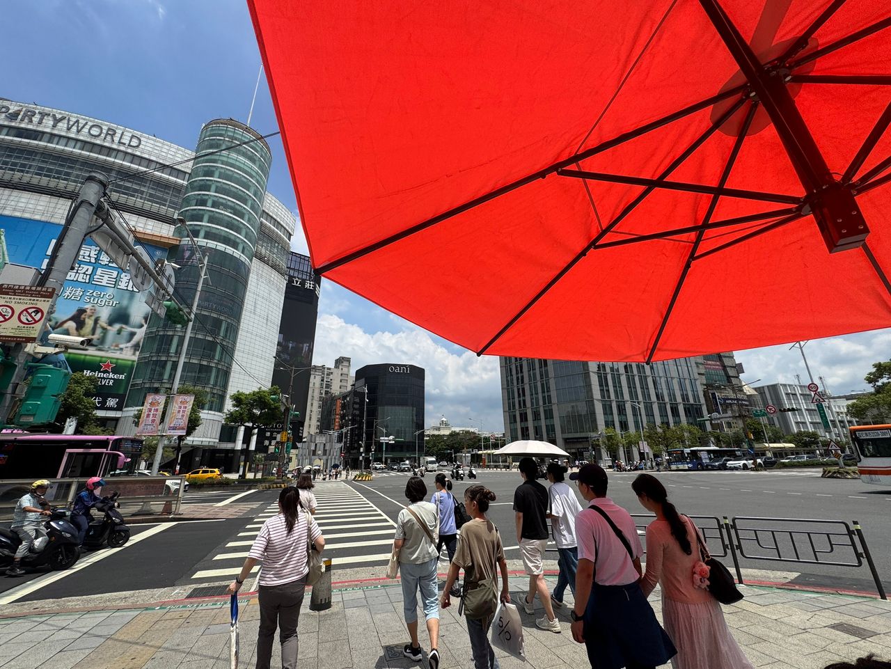 北市「遮陽傘」5大質疑!市府舉毒油案衛福部蓋牌來比喻