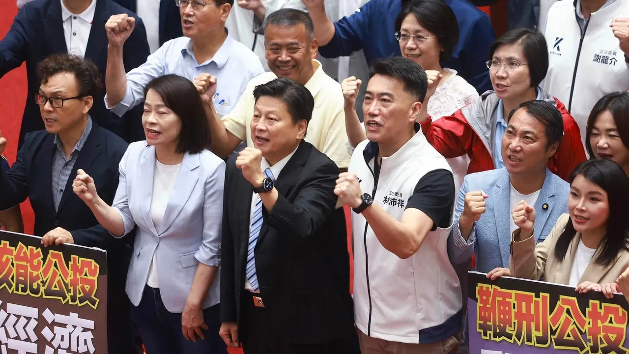 總預算三讀｜傅崐萁要賴卓珍惜善意　「我鞠躬盡瘁盼國家往前走」