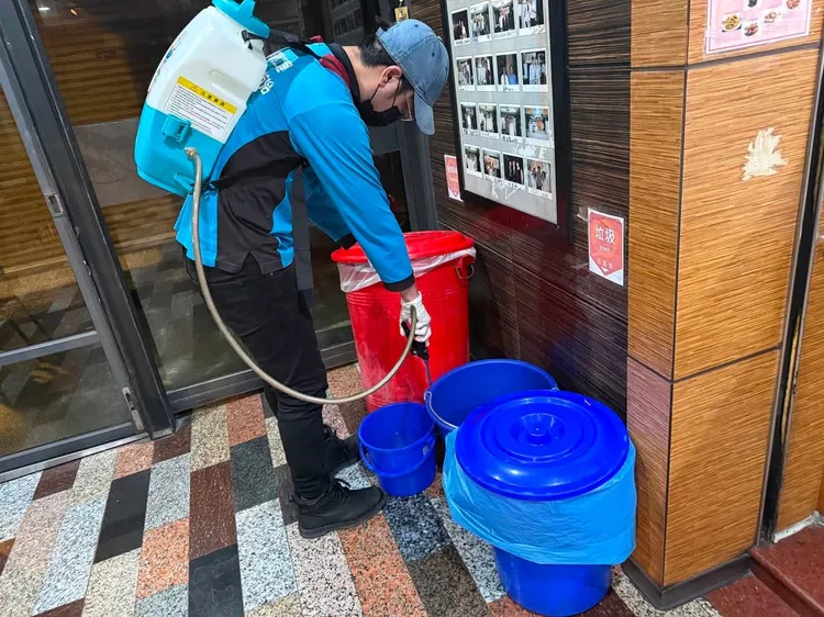 周氏蝦捲安平店30日自主停業一天做環境及細部清潔。翻攝周氏蝦捲