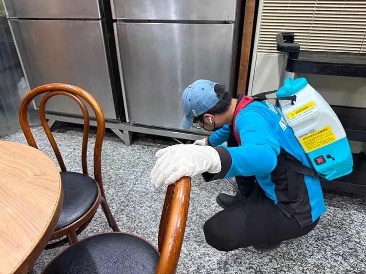 周氏蝦捲安平店30日自主停業一天做環境及細部清潔。翻攝周氏蝦捲
