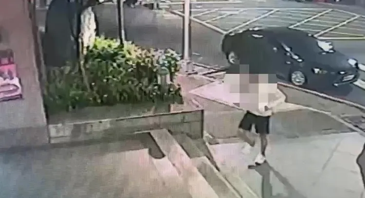 李男自行前往派出所投案。翻攝畫面