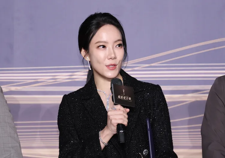 羅玉佩醫師去年也入圍十大人氣醫師獎，今年憑藉弟弟話題kuso影片操作暫居「人氣醫師」榜首。翻攝影片