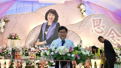 台中議員楊典忠淚送亡妻最後一程 「遇見妳是最大幸福」