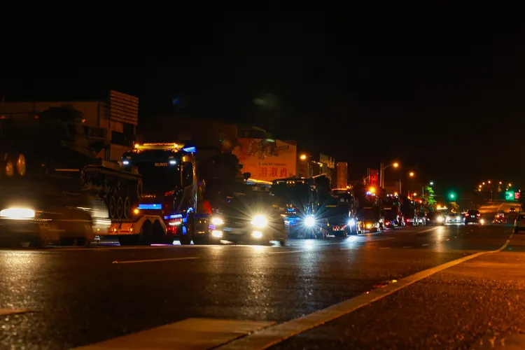 漢光演習10日進入第6天，二戰區凌晨透過民間板車載運M60A3戰車，自花蓮途經蘇花改夜間增援至宜蘭地區。第二作戰區提供