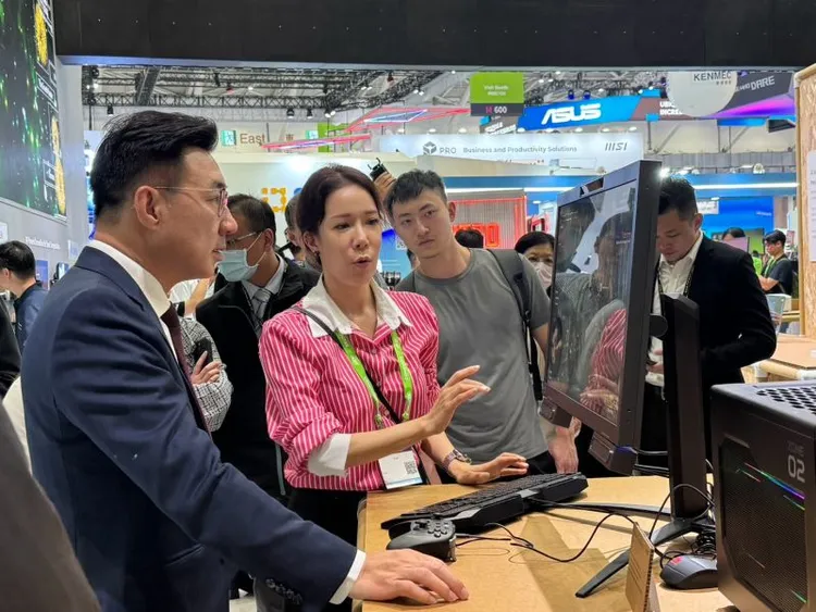 許德箴外型亮眼，在科技界受到矚目。翻攝LinkedIn