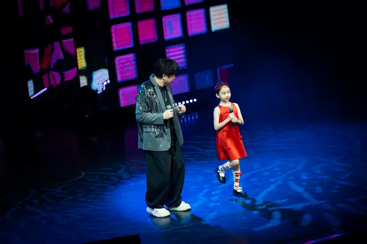 康康與女兒首度在郵輪上演出。麗星郵輪提供